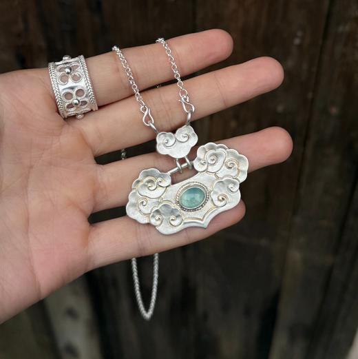 錾刻祥云纹如意锁999足银吊坠  苗族非遗手工银饰 银手饰饰品 商品图6