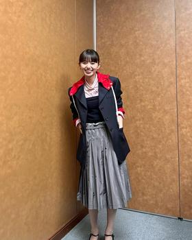 缪缪25Fw早秋新款  撞色连帽系扣西装夹克外套（DQJ）