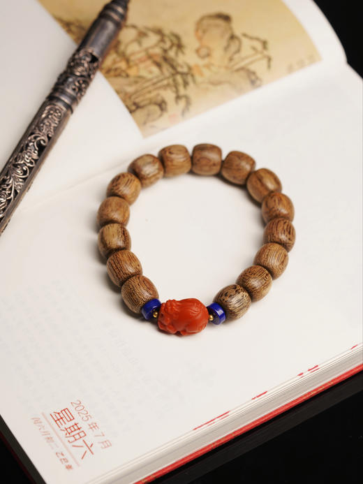 南红貔貅沉香手串 商品图0
