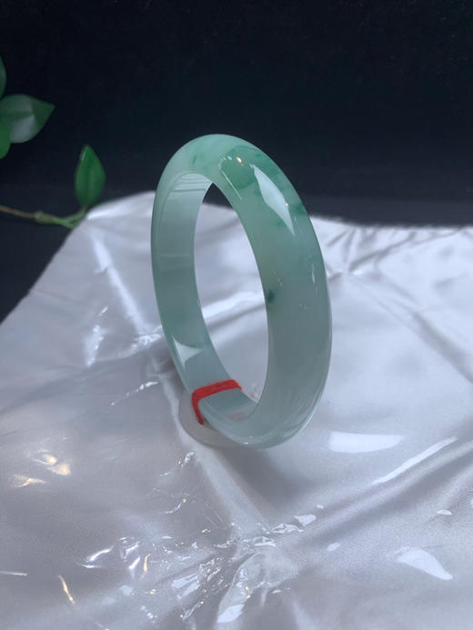 620421，57飘花手镯，底子均匀细腻，一段清新飘花。润润的，清新秀气 商品图2