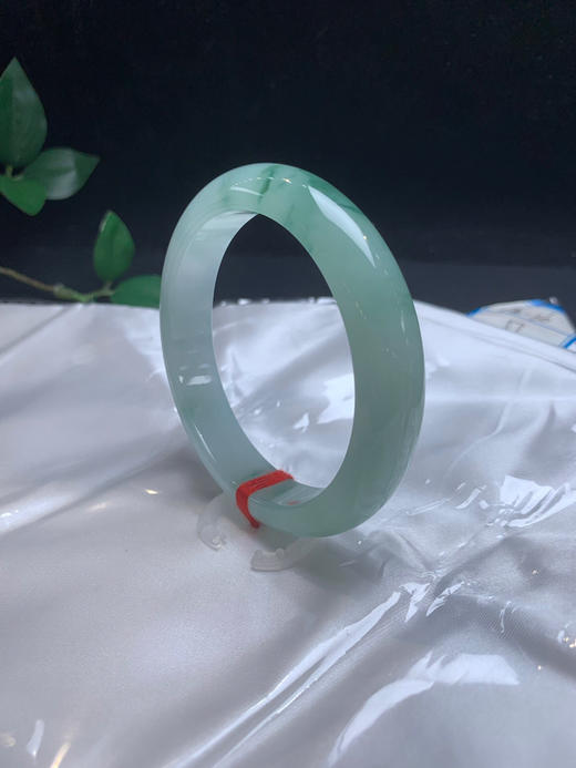 620421，57飘花手镯，底子均匀细腻，一段清新飘花。润润的，清新秀气 商品图3