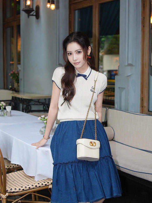 Valenti*o 25FW早秋新款 白色针织Polo衫（DQJ） 商品图0