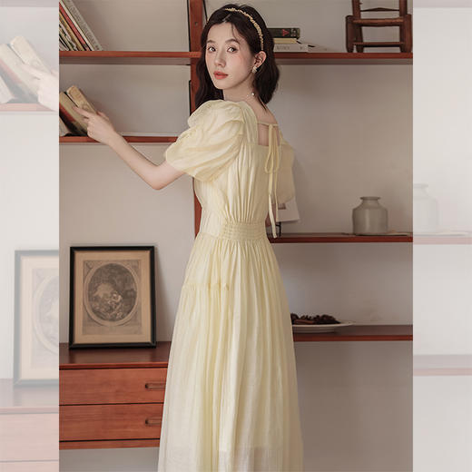 西遇方领泡泡袖连衣裙女夏季新款法式黄色收腰褶皱a字裙SS051088 商品图4