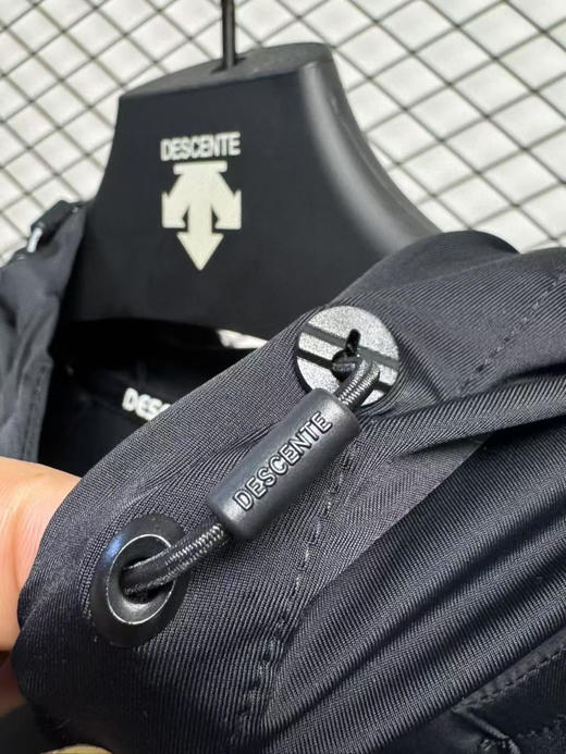 原单正品迪桑特 TRAINING系列男士防晒运动皮肤衣
颜色：黑色
尺码：MLXLXXLXXXL 商品图6