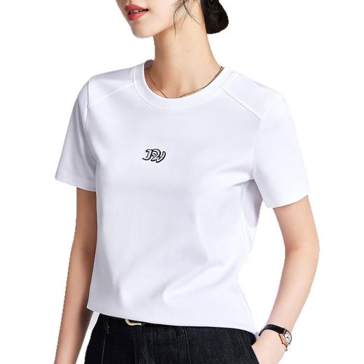 「自」全新升级【铂金会员109/天猫139/差价30】(44235)洛诗琳正肩刺绣T恤2025夏新款收腰显瘦设计感丝光棉字母上衣 商品图4