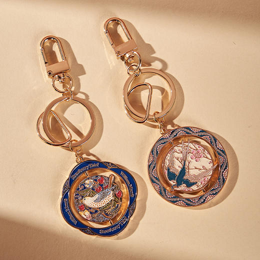 物兮物工艺美术系列草莓小偷杏林春燕旋转钥匙扣 商品图2