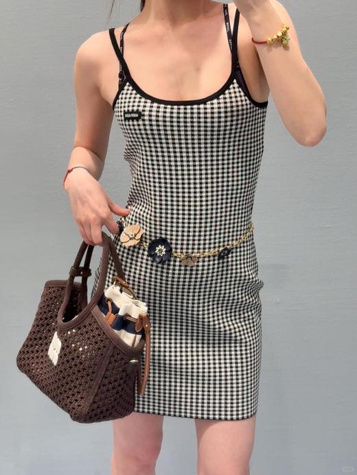 缪缪25Ss春夏新款 微标格纹针织吊带连衣裙（DQJ） 商品图7