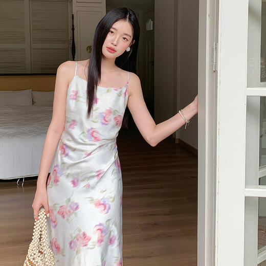 「自」全新升级【铂金会员266/天猫359/差价93】(34211)洛诗琳法式高级感印花吊带裙2025夏季新款气质碎花连衣裙 商品图2