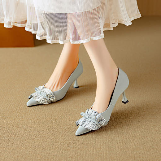 【预售5天】尖头水钻蝴蝶结浅口单鞋女秋季新款气质真皮高跟鞋DB&M6500 商品图1