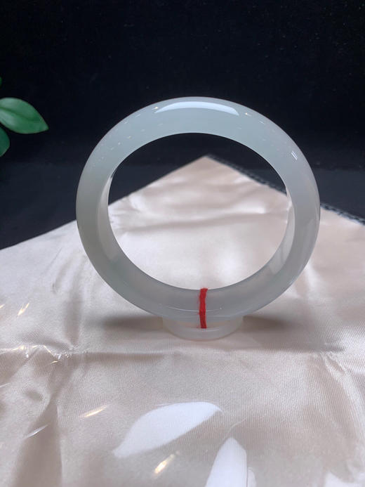 620424，59冰底起胶种水镯，冰胶感超好，冰润干净，秀气 清爽 商品图0