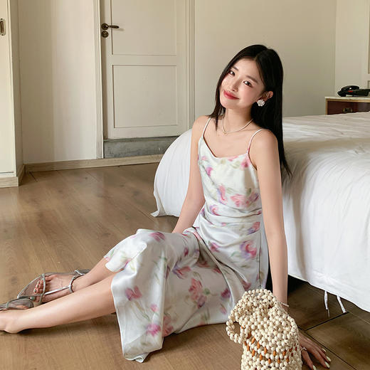「自」全新升级【铂金会员266/天猫359/差价93】(34211)洛诗琳法式高级感印花吊带裙2025夏季新款气质碎花连衣裙 商品图3