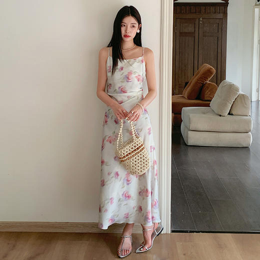「自」全新升级【铂金会员266/天猫359/差价93】(34211)洛诗琳法式高级感印花吊带裙2025夏季新款气质碎花连衣裙 商品图0