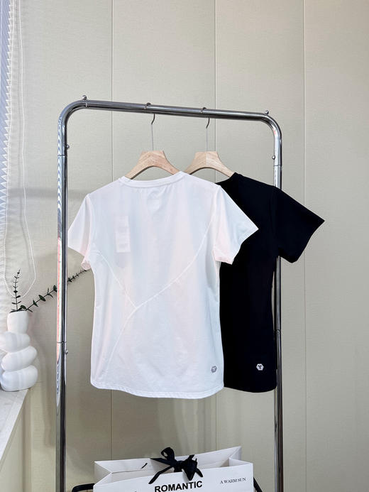 点此购买 迪桑特夏季女士圆领修身短袖T恤 ly 323745 商品图1