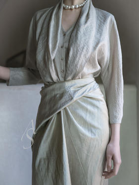 Cortana  石灰色条纹FRANCES披肩袖真丝上衣