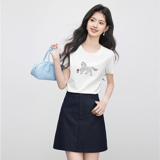 【专属特价】熙世界休闲套装女夏日新款马图案刺绣短袖T恤搭半身裙短裙两件套 商品图4