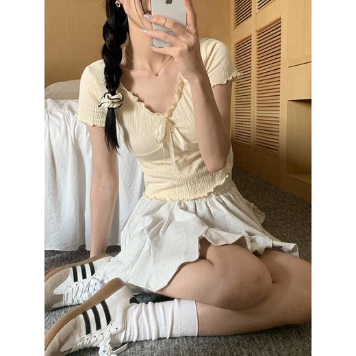 【法式甜辣❗️V领露锁骨短袖】甜美设计感，短款别致洋气小上衣，上身显瘦纯欲感满满，上身百搭夏季修身短袖T恤女L 商品图2