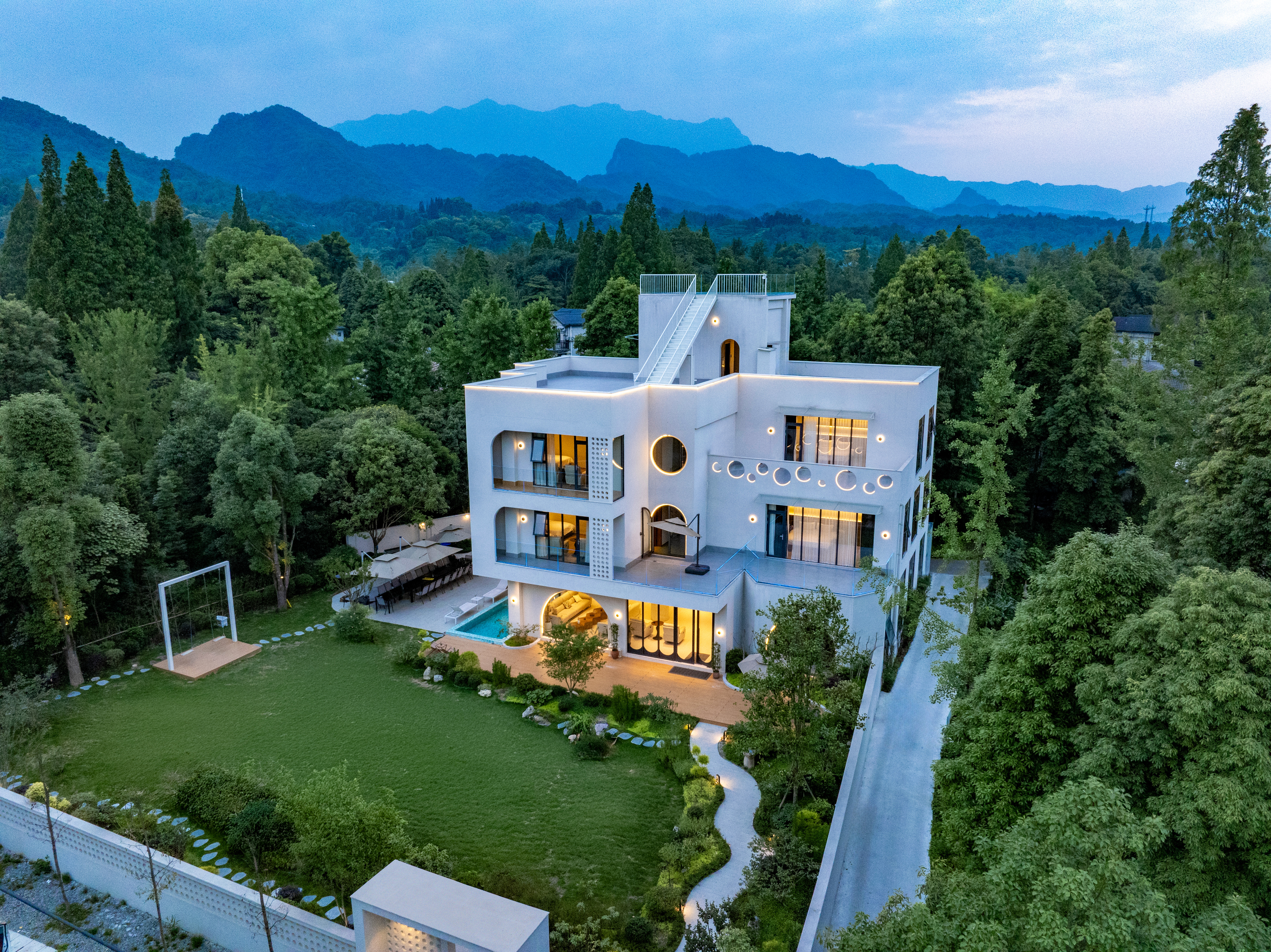 【团建优选-青城山542号院】11房3000㎡花园私汤/泳池轰趴别墅，近赵公山、熊猫谷、融创乐园，台球桌、海洋球池、投影会议、机麻KTV、草坪烧烤wmhy