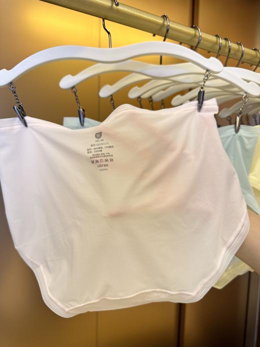 🌸🌸🌸【冰丝超薄透气女士中腰三角裤 3条装】：✅采用超细凉感纱线，细腻爽滑手感就像冰冰的果冻，一穿即凉✨ 商品图5