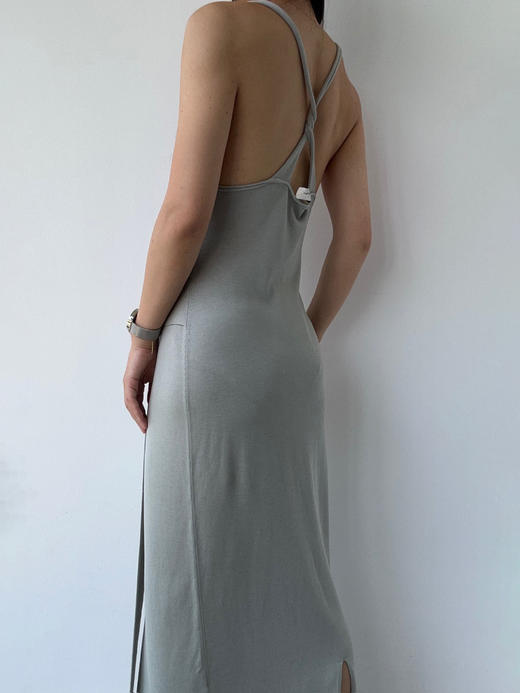 ZAANLI｜ZNSS25016 三醋酸露背纽结绑带针织连衣裙 [ 豆绿 / 雾蓝 ] 商品图9