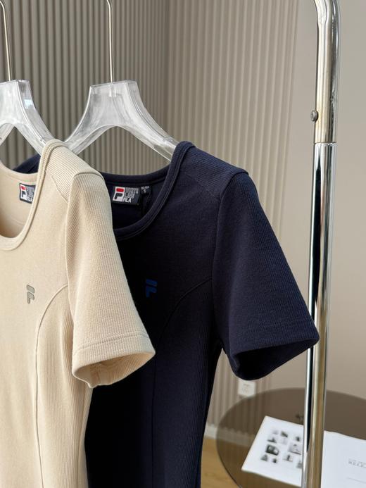 点此购买 斐乐夏季女子针织短袖衫 37 323928 商品图13