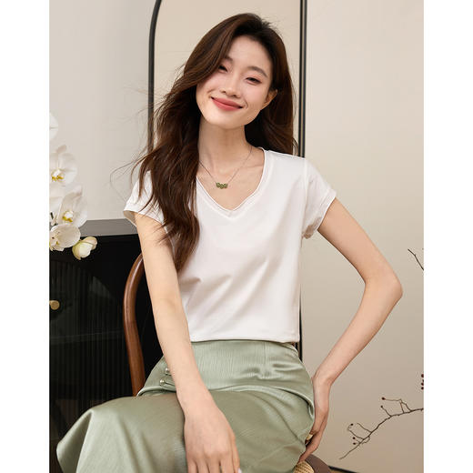 【专属特价】熙世界多色短袖基础款卷边纯色体恤打底外穿V领百搭T恤上衣166ST253 商品图0