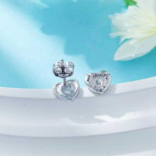 【限时8.8折】【线上铂金馆】PT950 #怦然心动 铂金实心鱼鳞心心相印爱心心形耳饰耳钉（直针配铂金耳迫）(PTES00129)预售产品下单后不退款不退货不换货不补差价) 商品图1