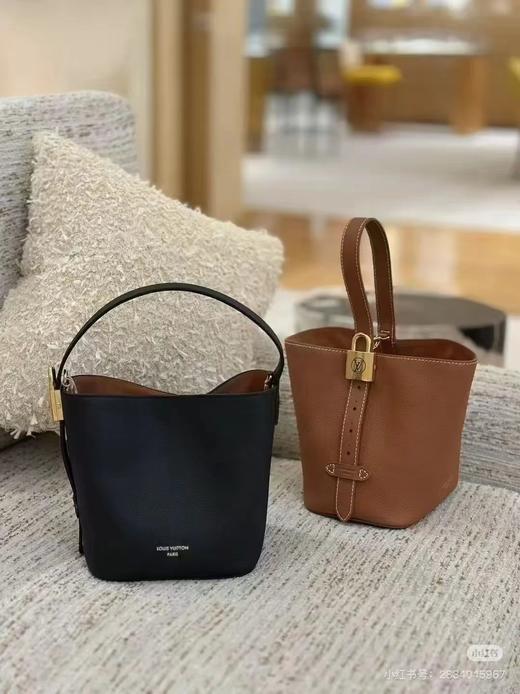 D070812一只看似中古中矩却又有点标新立异的包。水桶包 商品图4