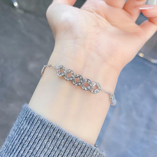 【限时8.8折】【线上铂金馆】PT950 #招财纳福 铂金镂空招财五帝币招财铜钱造型金币进宝福字算盘吊饰可调节手链(BSL00227)预售产品下单后不退款不退货不换货不补差价) 商品图2