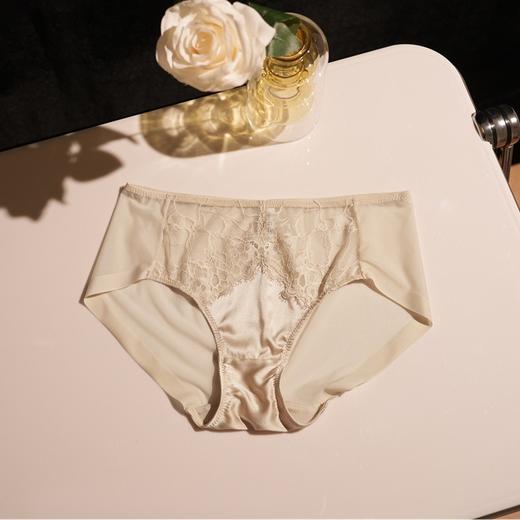 雀说新款春季蕾丝轻盈无钢圈桑蚕丝内裤三角法式双肩带女文胸AL0165 商品图8