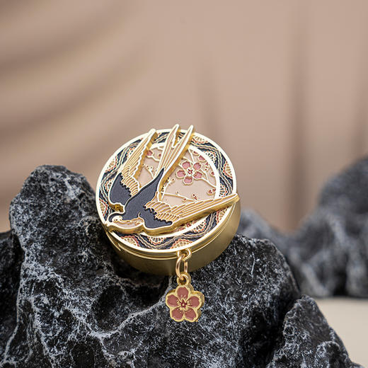 V&A博物馆工艺美术系列杏林春燕车载香薰 商品图2