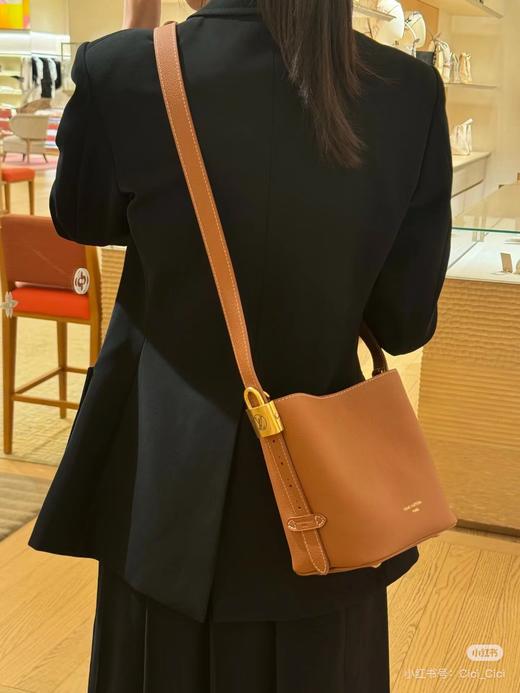 D070812一只看似中古中矩却又有点标新立异的包。水桶包 商品图2