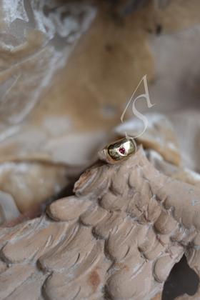 Rose Maria 25AW naia心形玫瑰石榴石12k金银叠打徽章戒