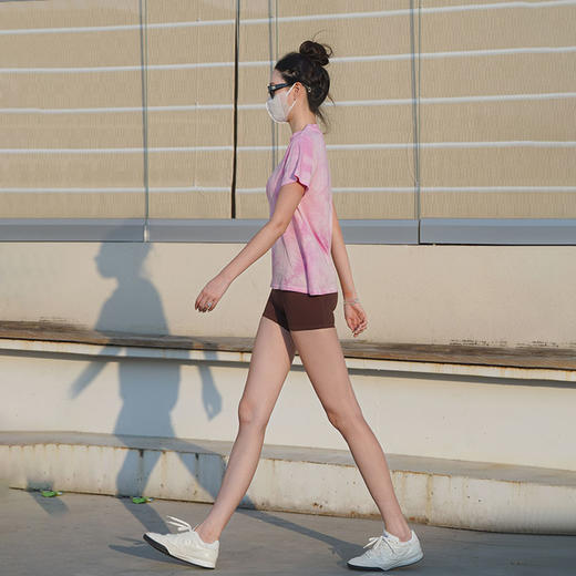 Beemen新款瑜伽服女短袖 T 恤  手工扎染渐变色宽松半袖 运动健身日常可穿 商品图3