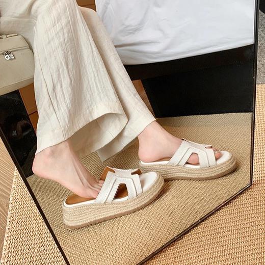 苏茵茵 一字型休闲厚款女拖鞋夏季厚底坡跟小香风沙滩鞋E5215052 商品图2