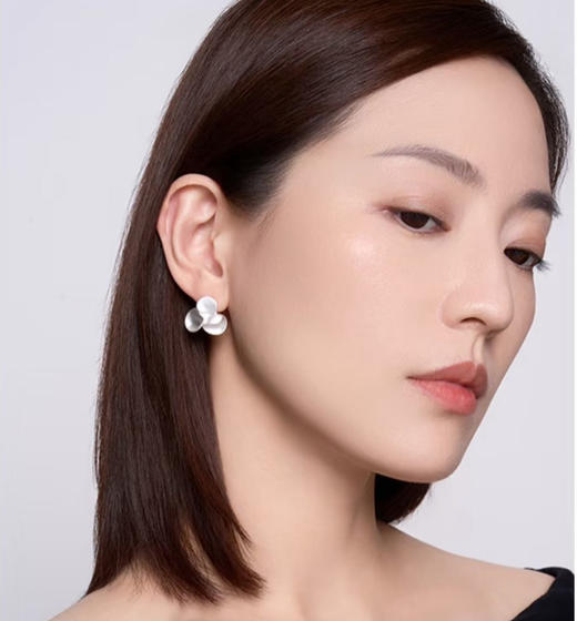 小众纯银优雅感烧白耳钉502 商品图3