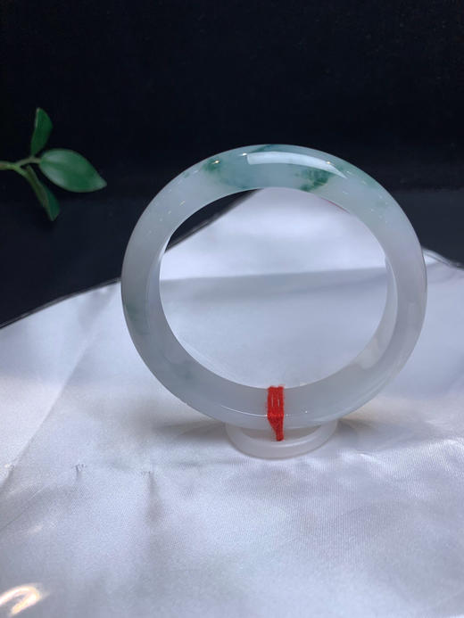 620439，57 冰飘绿花手镯，冰润干净，一截清新蓝花 商品图0