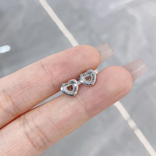 【限时8.8折】【线上铂金馆】PT950 #怦然心动 铂金实心鱼鳞心心相印爱心心形耳饰耳钉（直针配铂金耳迫）(PTES00129)预售产品下单后不退款不退货不换货不补差价) 商品图2