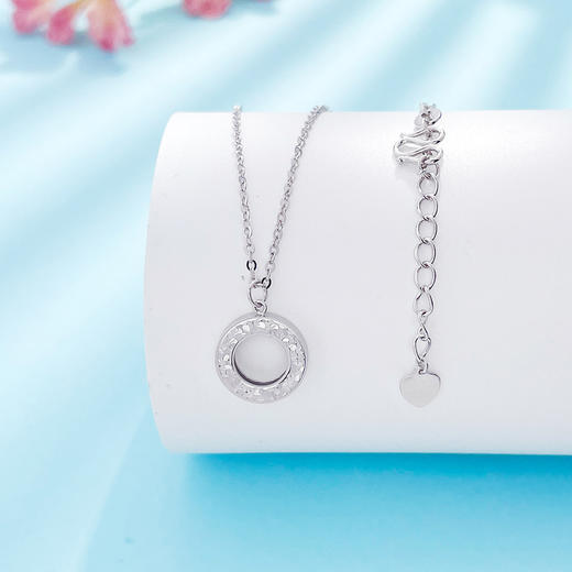 【限时8.8折】【线上铂金馆】PT950 #碎碎冰 【精品】铂金碎碎冰空心调节极简几何圆环套链(BFPTTL00010)预售产品下单后不退款不退货不换货不补差价) 商品图0