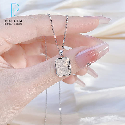 【限时8.8折】【线上铂金馆】PT950 【国际铂金协会 精品】铂金镂空CNC鱼鳞镜面方牌吊坠（不含链）(ACPTDZ00068)预售产品下单后不退款不退货不换货不补差价) 商品图0