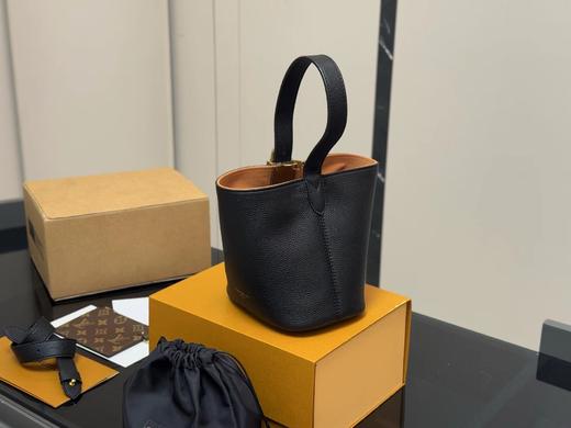 D070812一只看似中古中矩却又有点标新立异的包。水桶包 商品图12