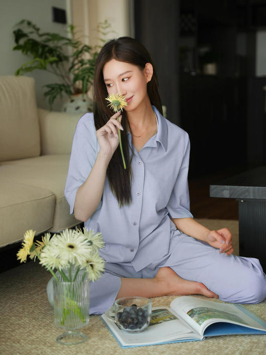 官网1189！爱家莫代尔垂顺亲肤翻领家居服女休闲宽松透气海藻纤维八分裤睡衣套装 商品图4