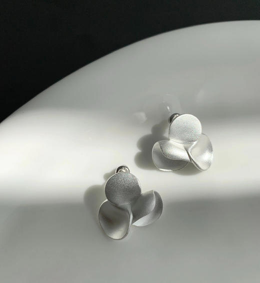小众纯银优雅感烧白耳钉502 商品图10