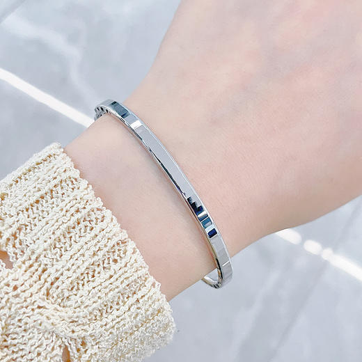 【限时8.8折】【线上铂金馆】PT950 #CNC 椭圆形铂金空心开口卡扣简约光面闪耀镜面炫彩手镯（面宽约3.6-4.0mm）(PTSZ00059)预售产品下单后不退款不退货不换货不补差价) 商品图4