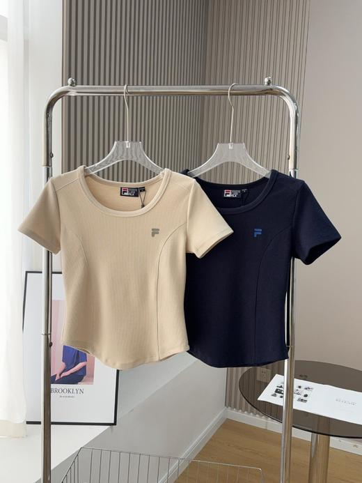 点此购买 斐乐夏季女子针织短袖衫 37 323928 商品图0