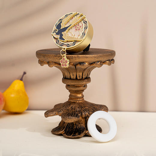 V&A博物馆工艺美术系列杏林春燕车载香薰 商品图1