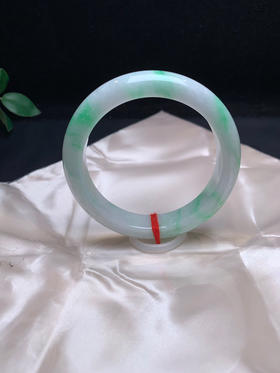 620437，59飘阳绿手镯，满圈飘绿， 底妆干净