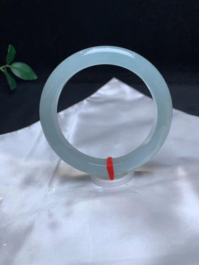 620442，58.5冰晴底细条手镯，整体冰冰胶胶的，满圈带晴底色