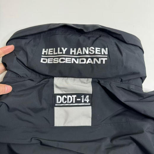 出日本原单正品 DESCENDANT × HELLY HANSE OCEAN Frey 联名高端防水轻量冲锋衣
M-XXL
原价61600日元 商品图11