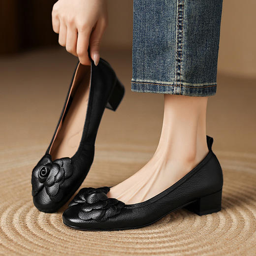 【预售5天】新款四季女鞋软面羊皮花朵一脚蹬简约舒适粗跟浅口单鞋LD&7273 商品图4