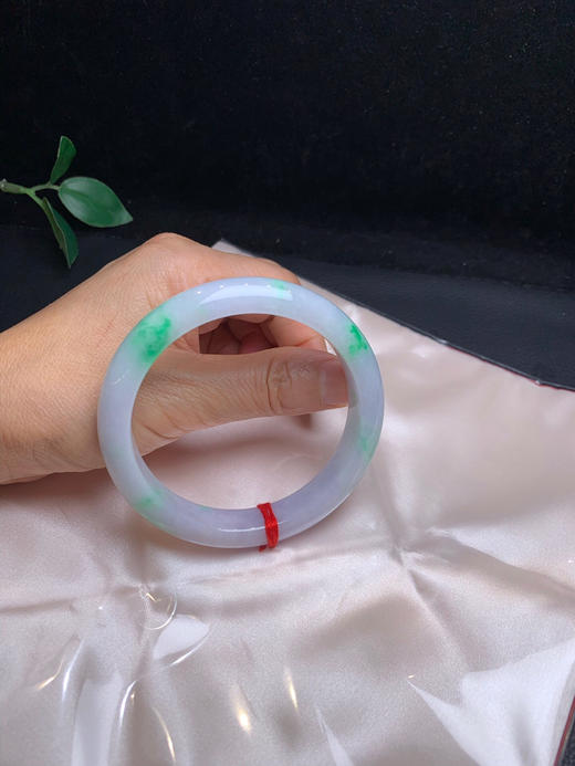 620432，61.5飘阳绿手镯，飘阳绿色。色很艳 商品图5